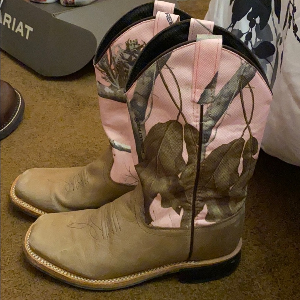 Women’s pink camo western boots